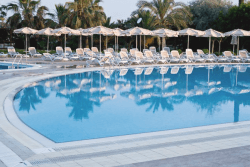 Basseng ved hotell.Foto