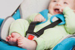 Barn i barnesete.Foto.