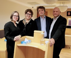 Forbrukerrådets representanter i retten.Foto