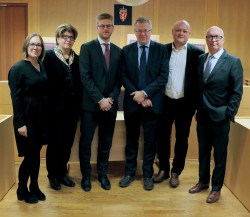 Forbrukerrådets representanter i retten.Foto