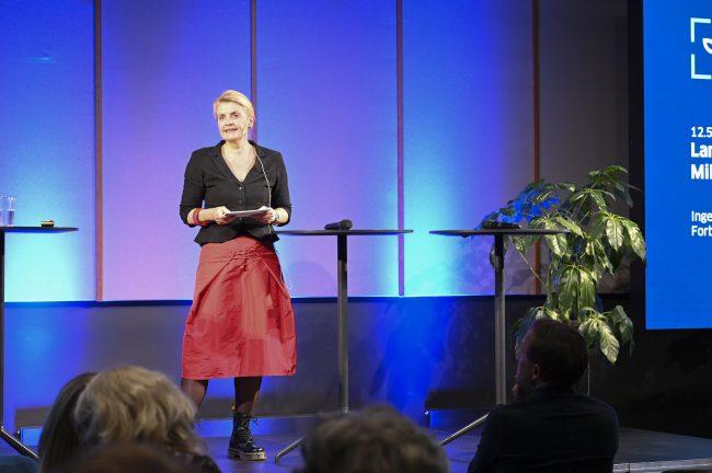 Inger Lise Blyverket holder innlegg opå forbrukerkonferansen 2022.foto