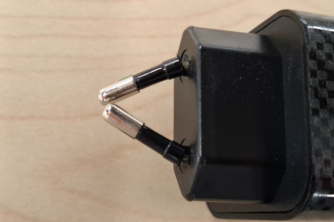 ødelagt mobillader.foto