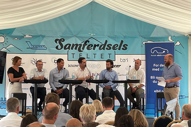 Thomas Iversen sammen med andre paneldeltakere under Arendalsuka 2022.Foto